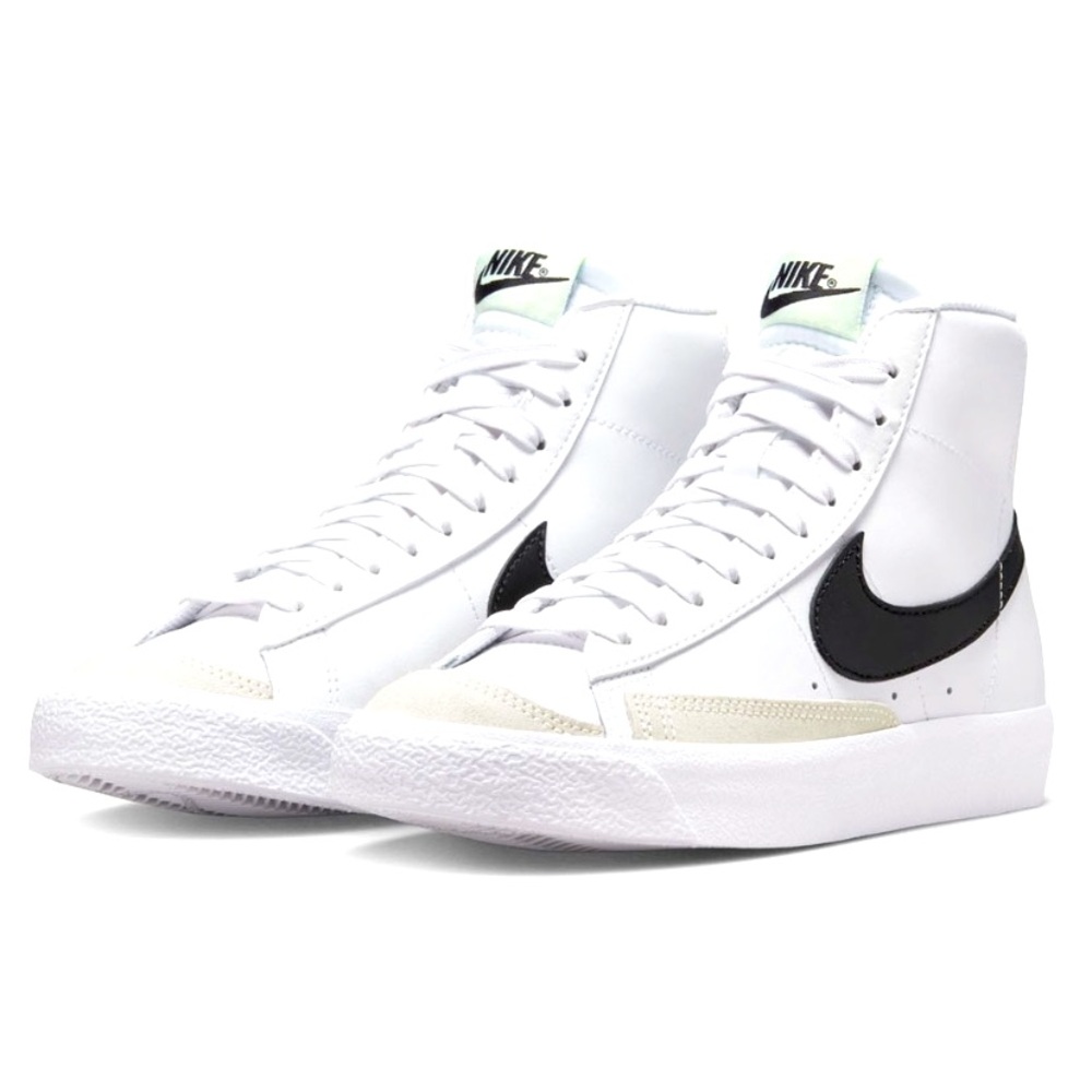 Kids NIKE blazers size 4